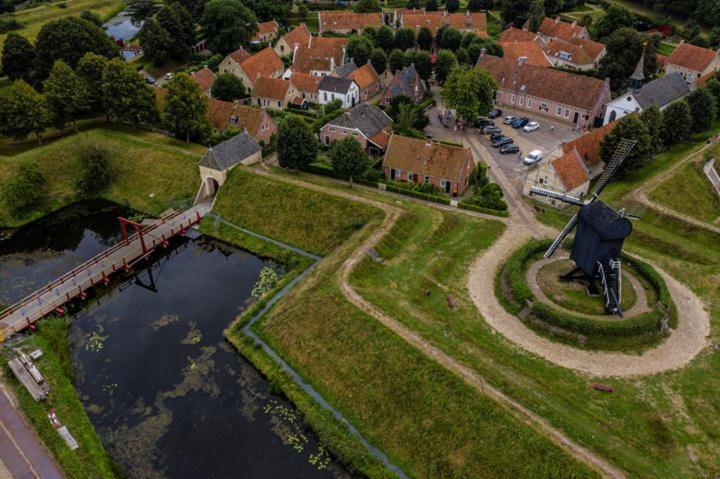 Bij De Friesche Poort Bed & Breakfast Буртанге Екстериор снимка