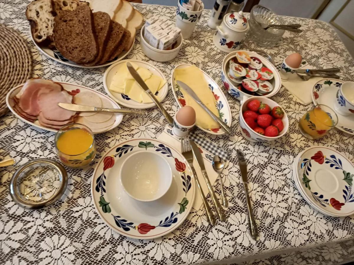 Bij De Friesche Poort Bed & Breakfast Буртанге Екстериор снимка