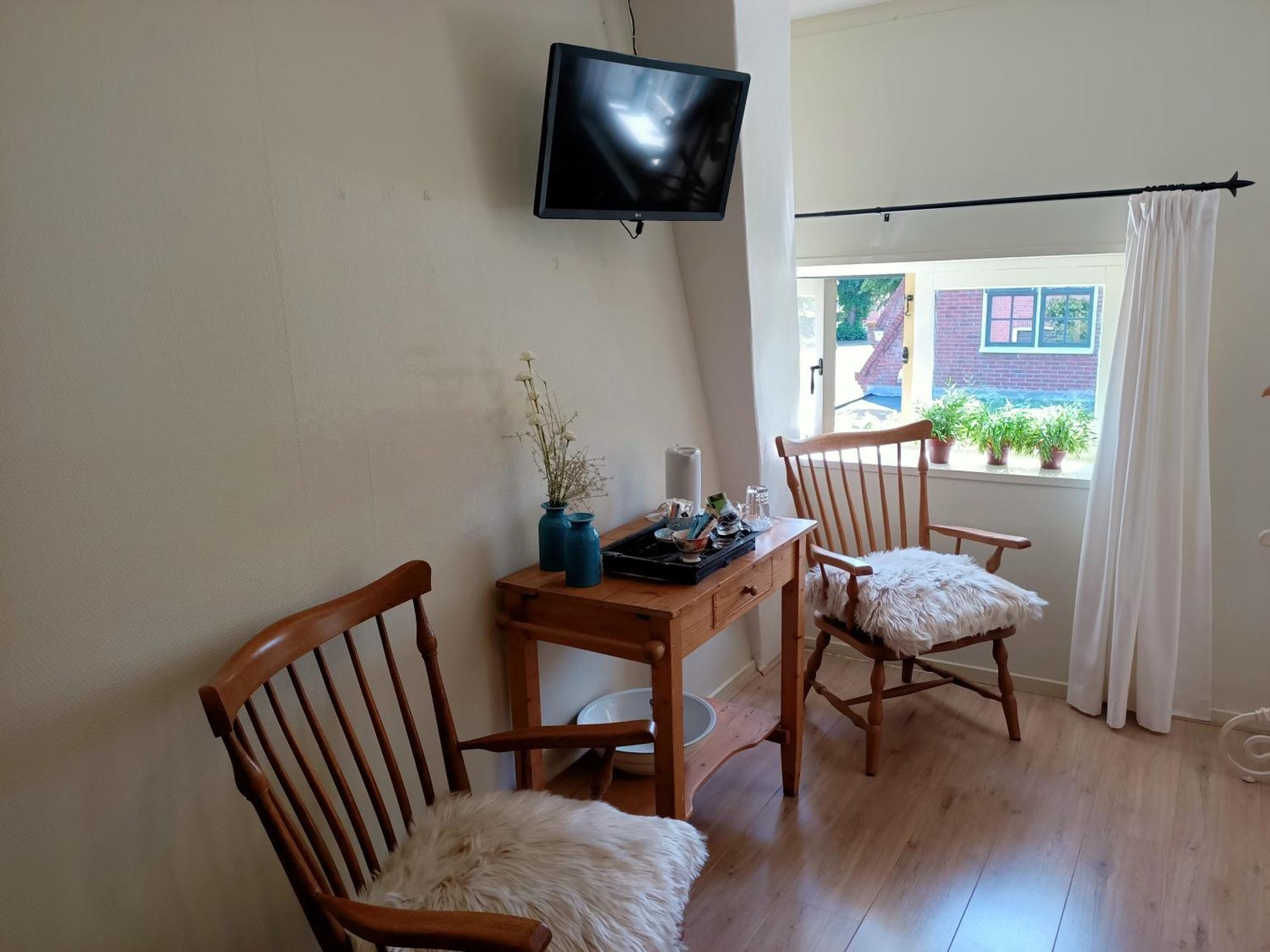 Bij De Friesche Poort Bed & Breakfast Буртанге Стая снимка