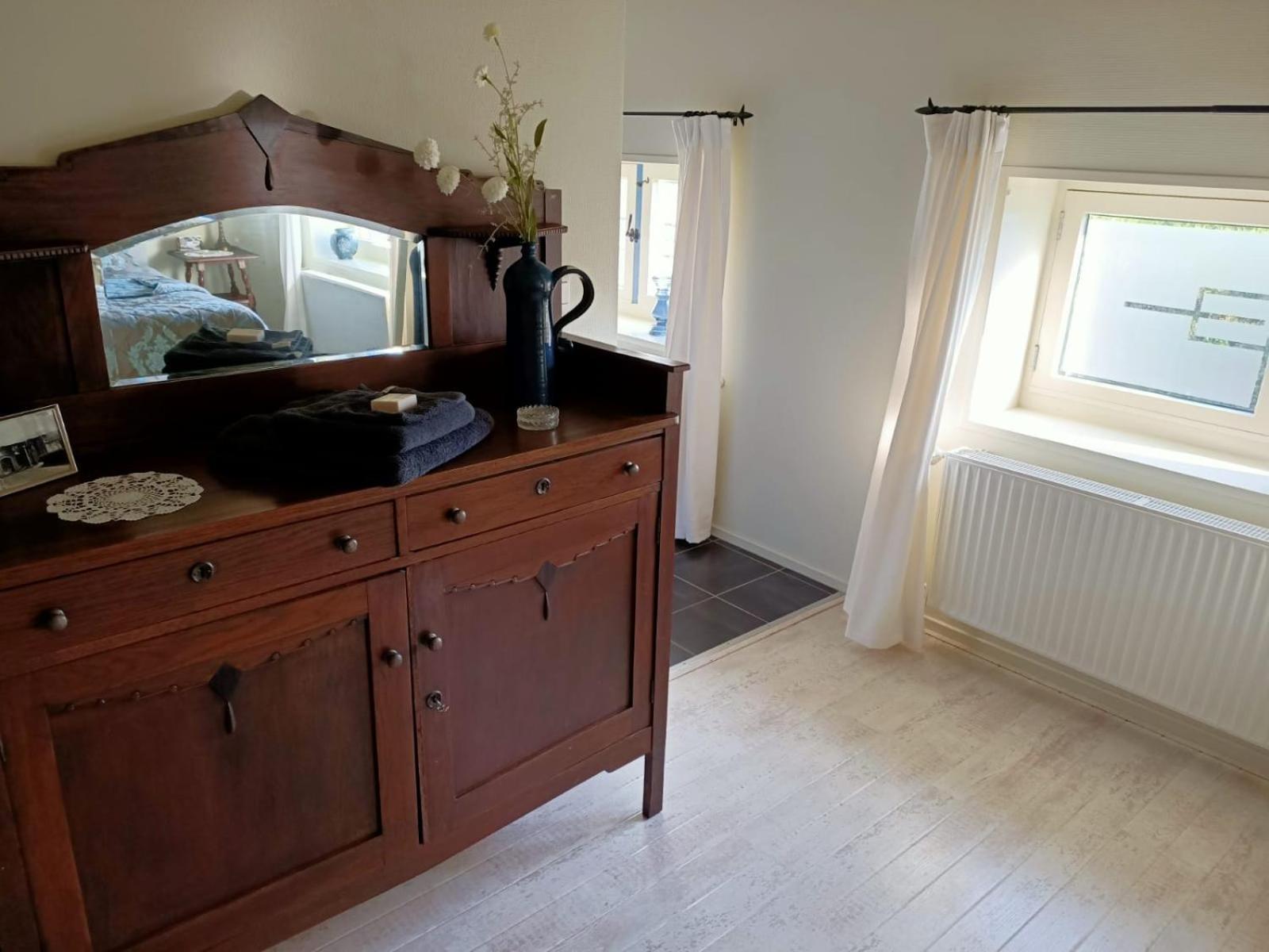 Bij De Friesche Poort Bed & Breakfast Буртанге Стая снимка